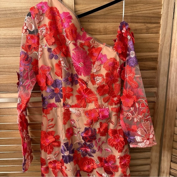 Elliatt Electric 3D Floral Midi Dress - Picture 10 of 15